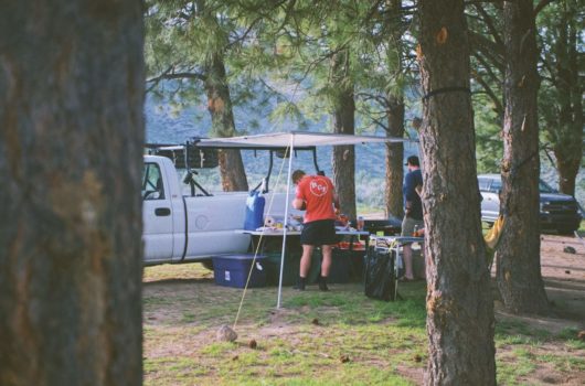 Grillen auf dem Campingplatz: Was gilt es zu beachten?