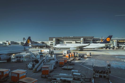 Anreise zum Flughafen Frankfurt: Welche Möglichkeiten gibt es?